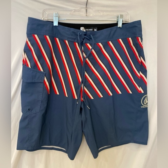 Volcom  Board Shorts Size 36 blue and red - Picture 4 of 8